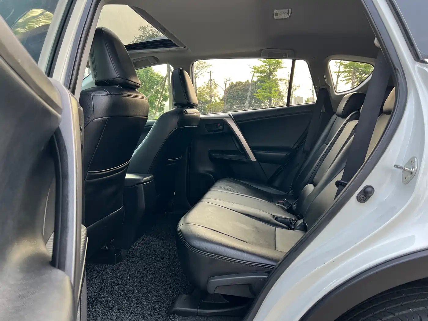 Toyota RAV4 Rongfang 2015 2.0L CVT 2WD Trend Edition фото 11