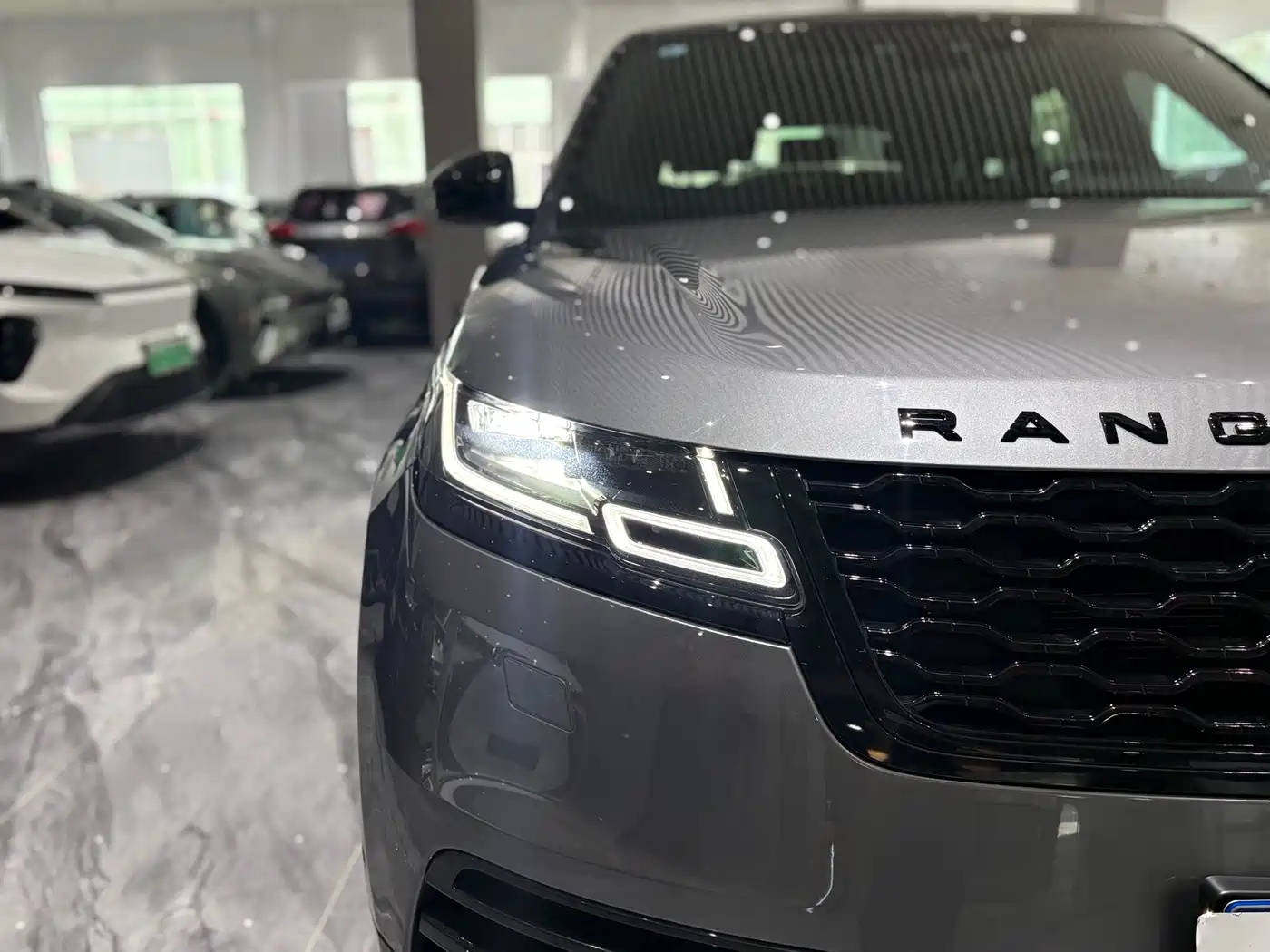 Land Rover Range Rover Velar 2021 P250 Gloss Black Collector's Edition фото 23