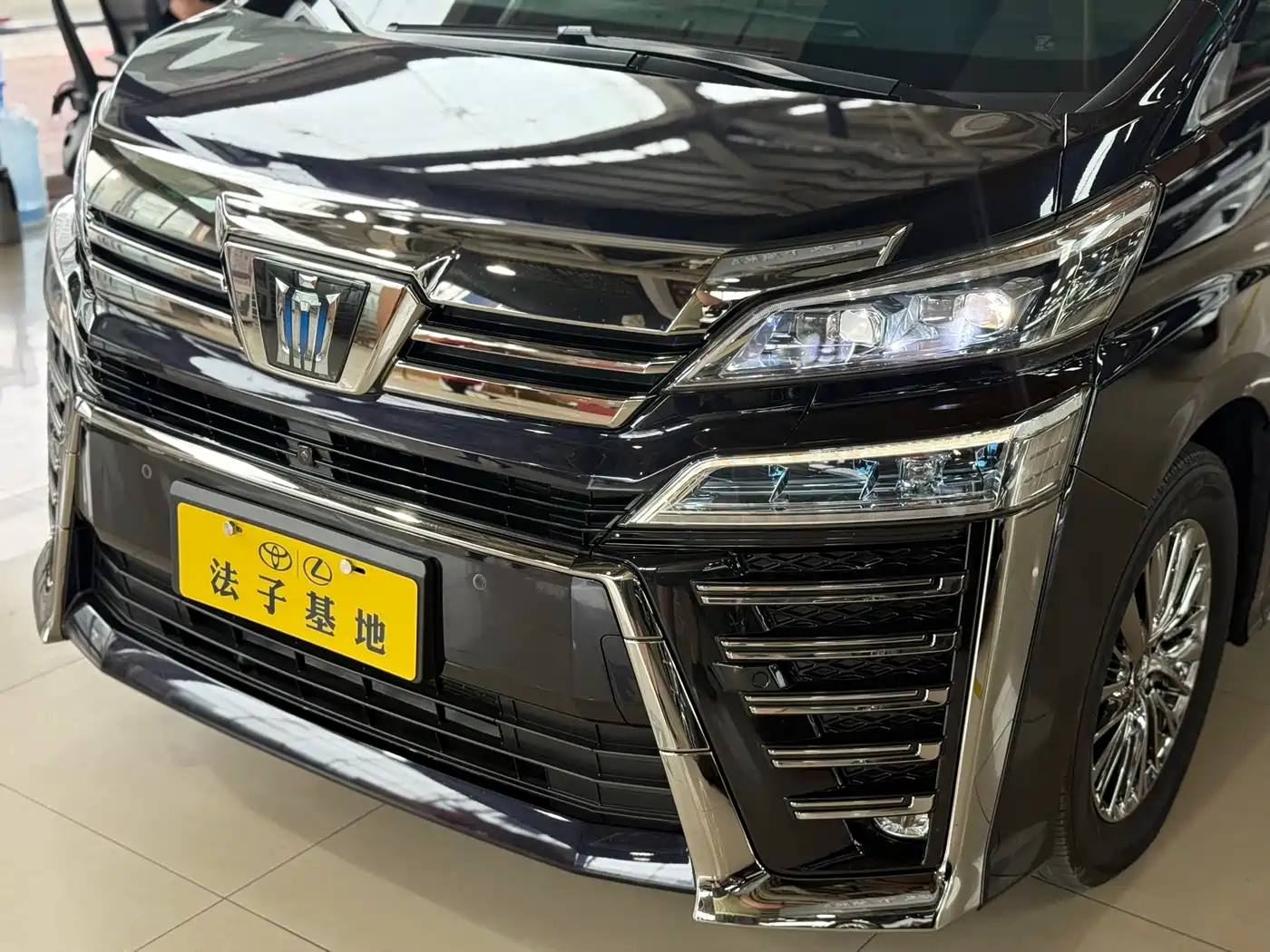 Toyota Vellfire 2021 Crown Hybrid 2.5L HV Supreme Edition фото 5