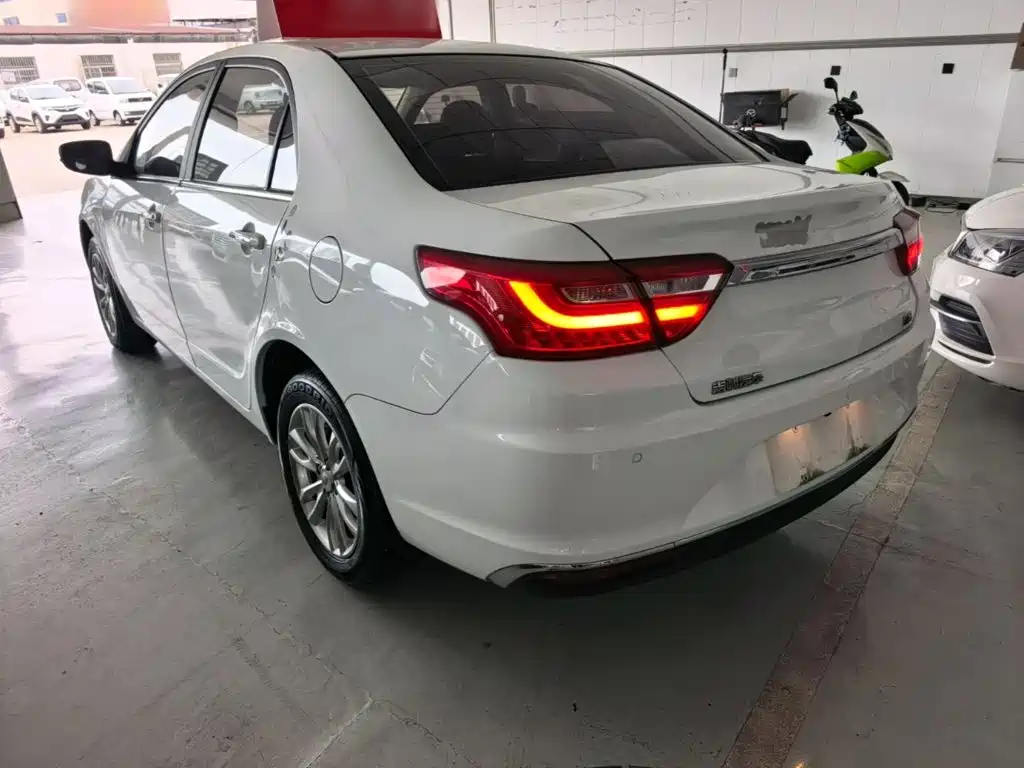 Фото 5 - Geely Vision