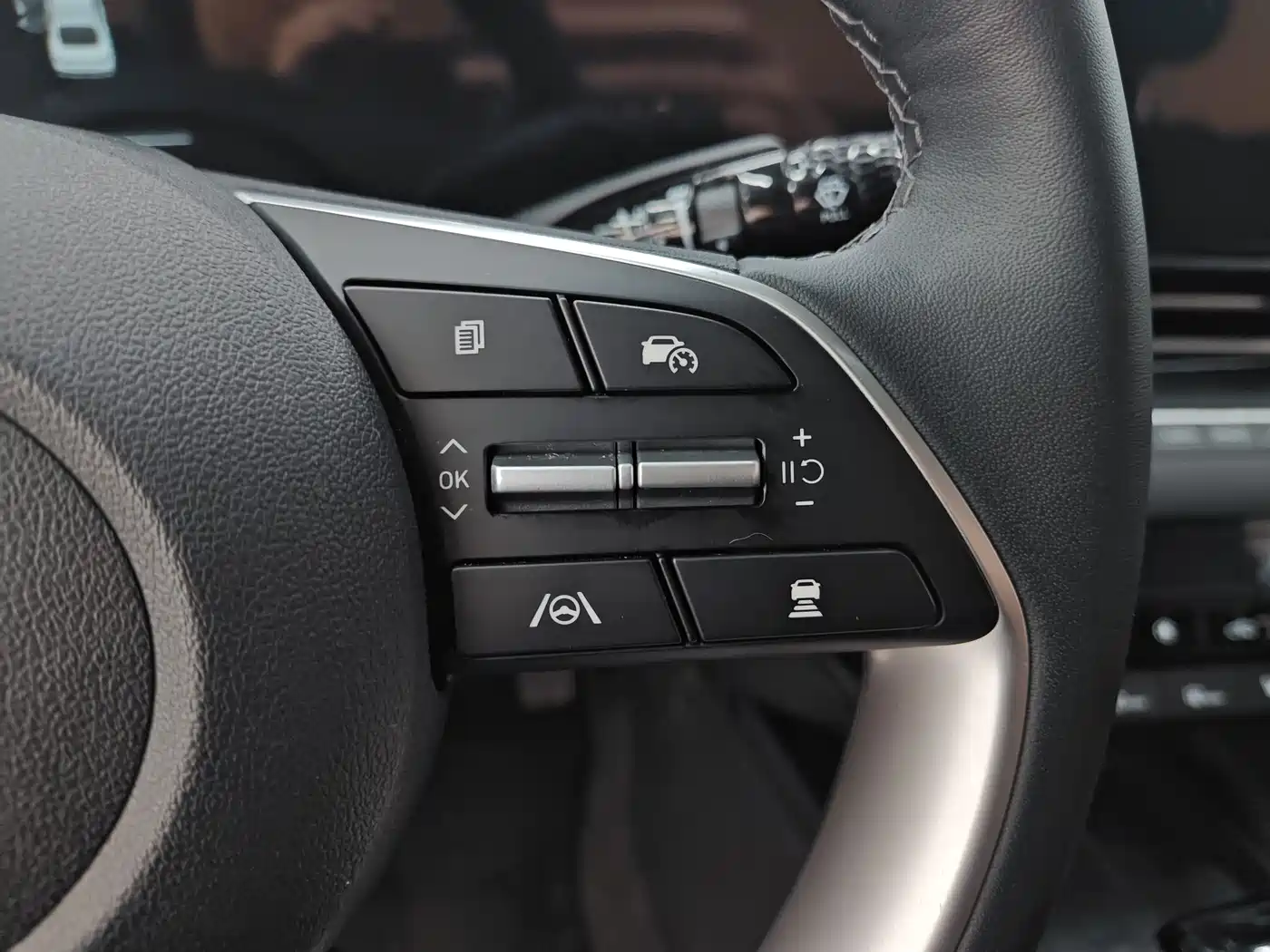 Hyundai Elantra 2023 Model 1.5L CVT LUX Premium Edition фото 17