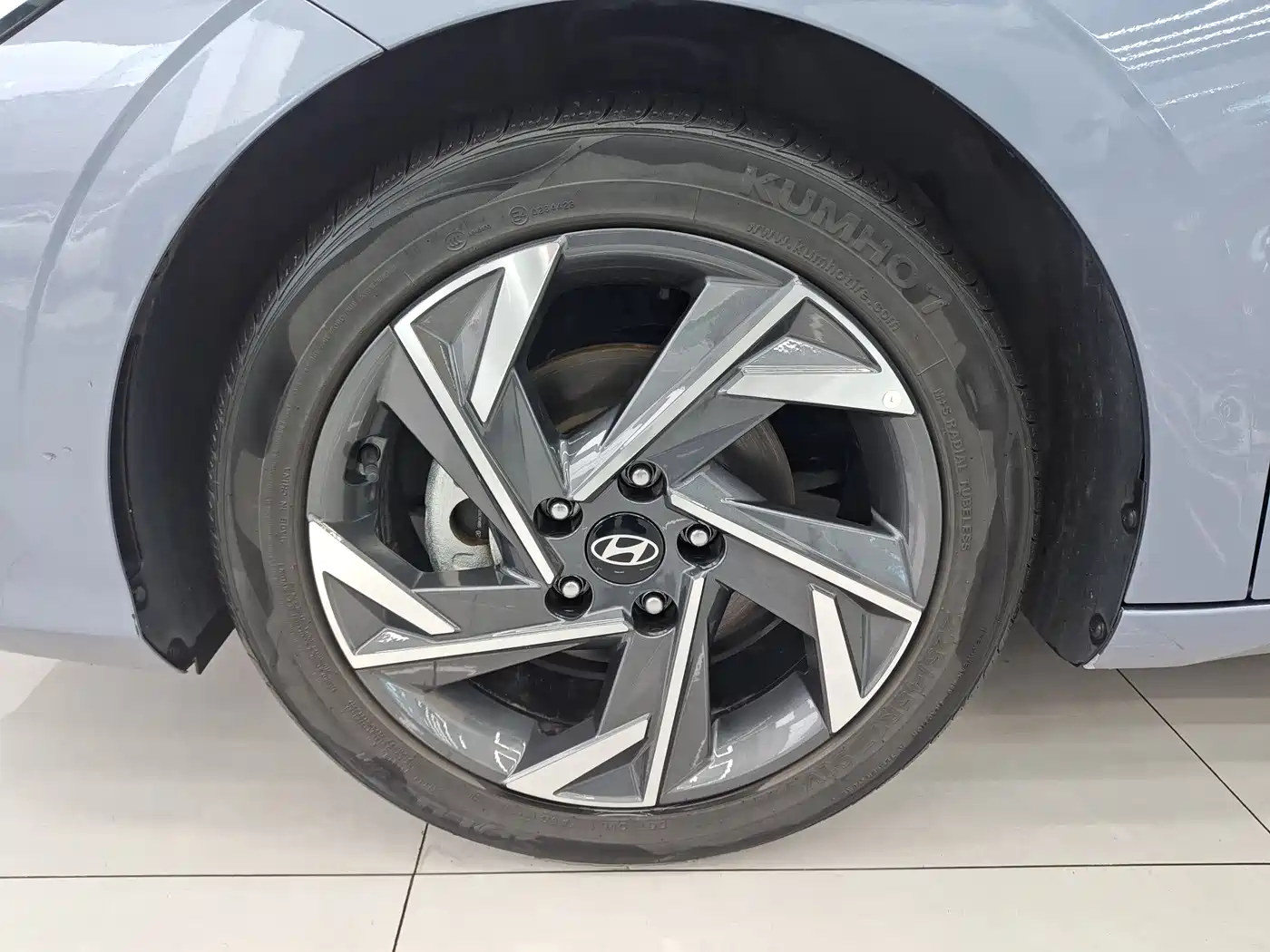 Hyundai Elantra 2023 Model 1.5L CVT LUX Premium Edition фото 24