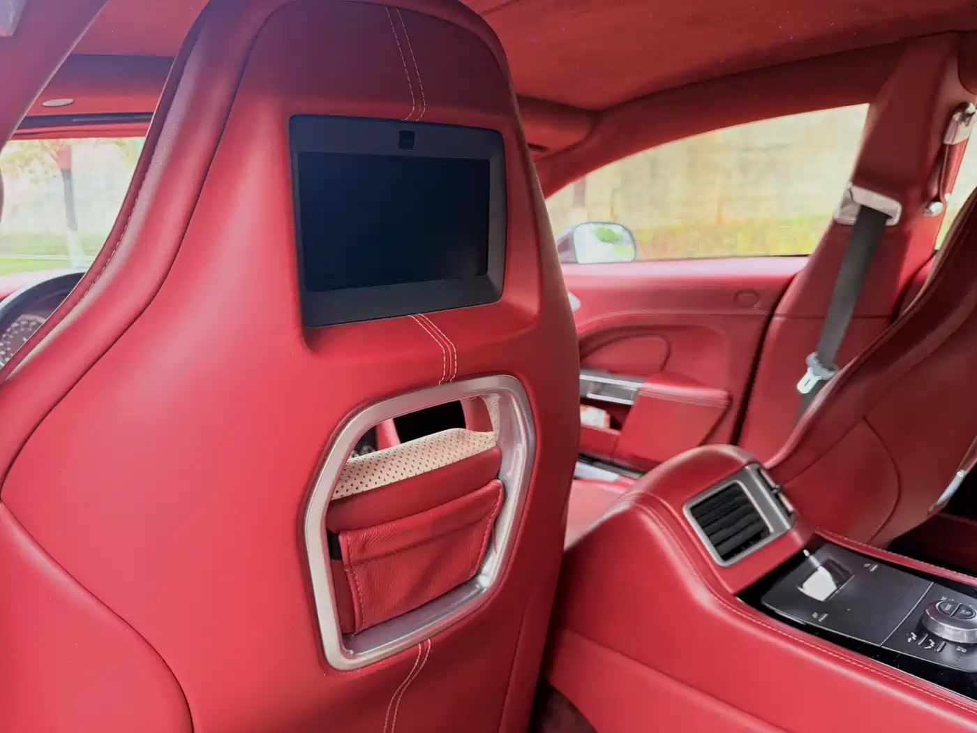 Aston Martin Rapide 2010 6.0L фото 16