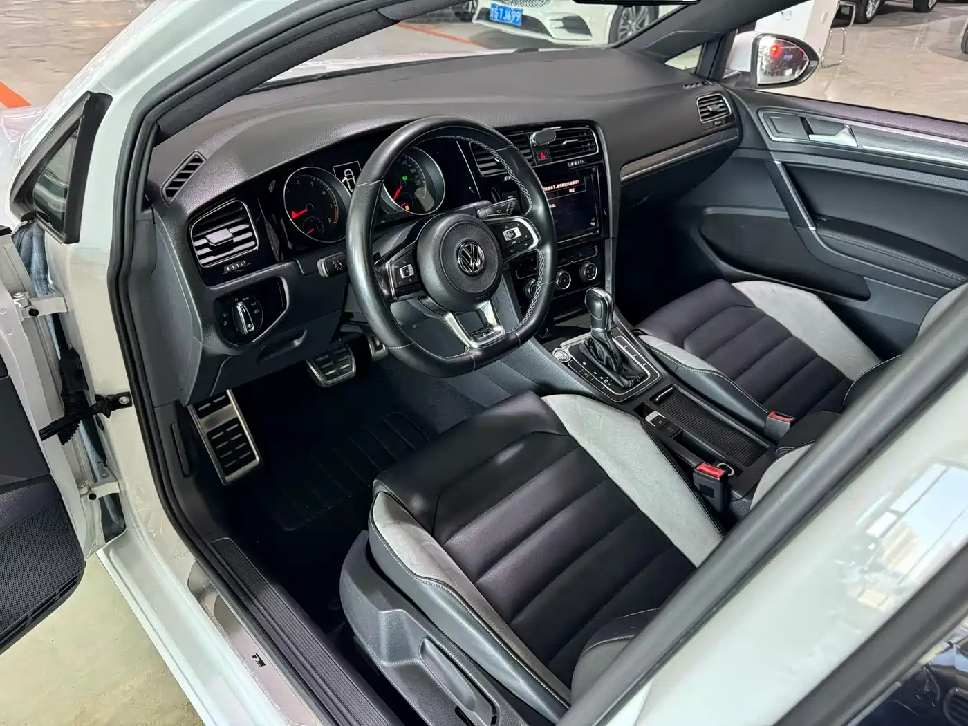 Volkswagen Golf 2019 280TSI DSG R-Line China VI фото 7