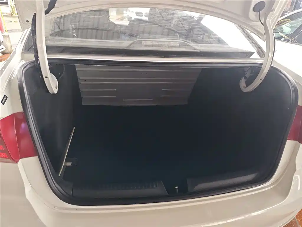 Volkswagen Santana 2016 1.6L Automatic Trend Edition фото 15