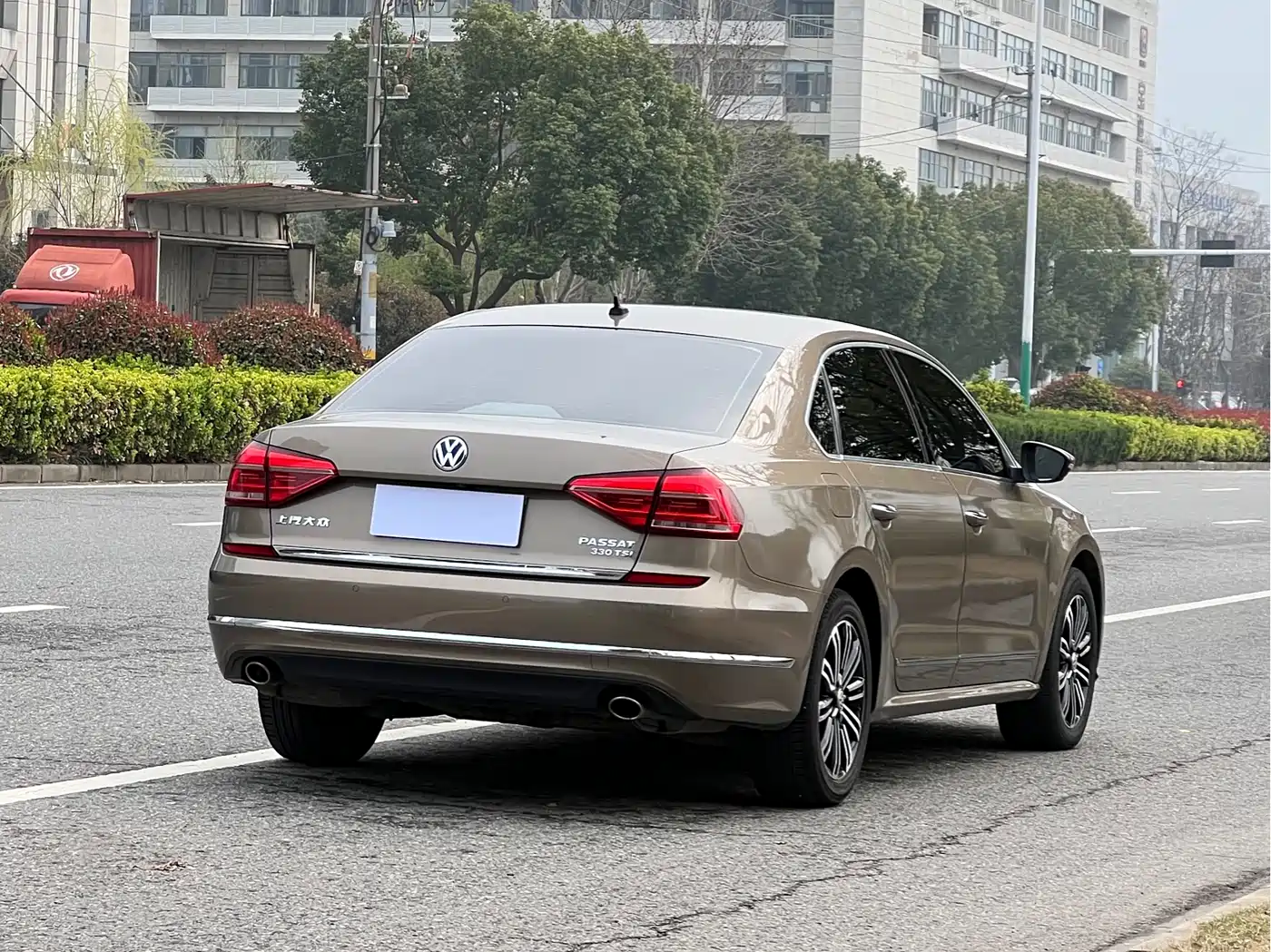 Volkswagen Passat 2017 330TSI DSG Luxury фото 4
