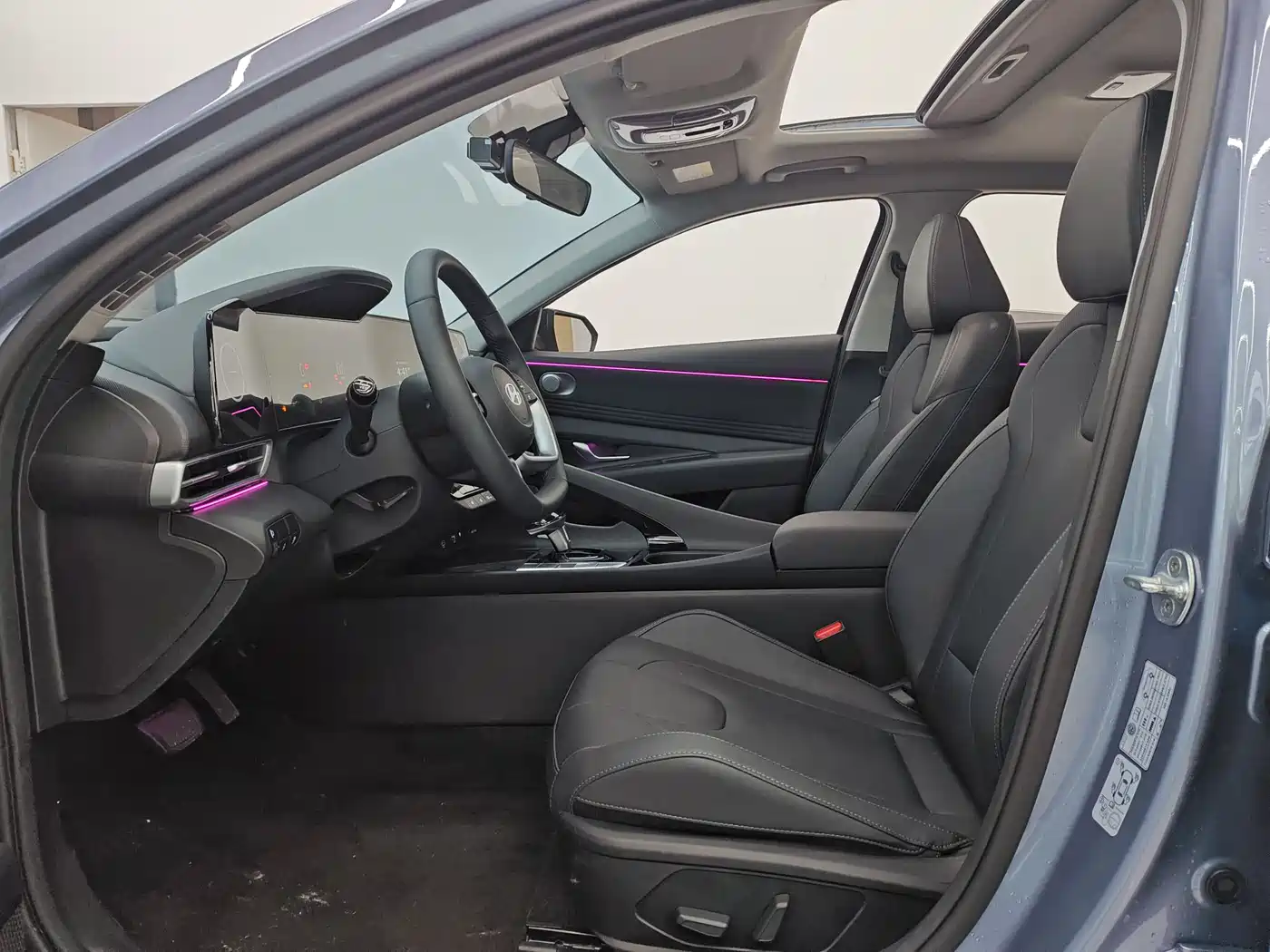 Hyundai Elantra 2023 Model 1.5L CVT LUX Premium Edition фото 11