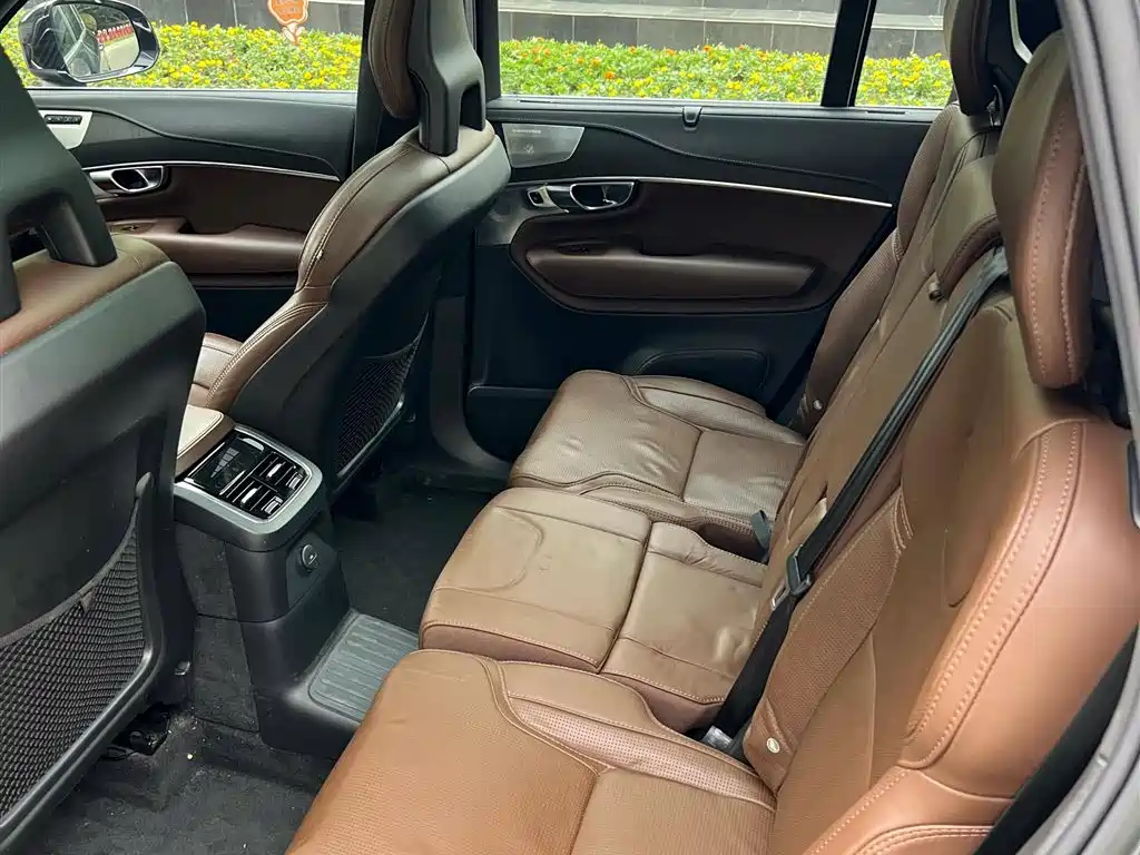 VOLVO XC90 PLUG-IN HYBRID