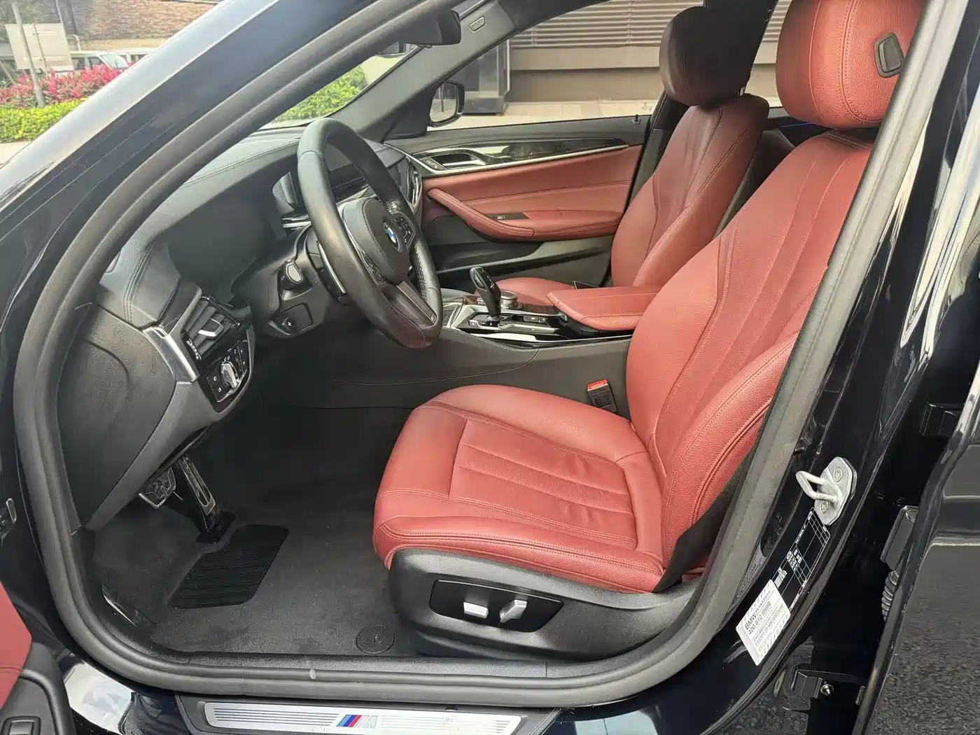 BMW 5 Series 2019 530Li Leading M Sport Package фото 10