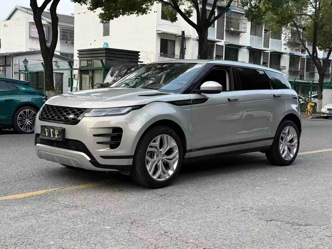 Land Rover Range Rover Evoque 2023 Range Rover Evoque L 200PS Elite Edition фото 3