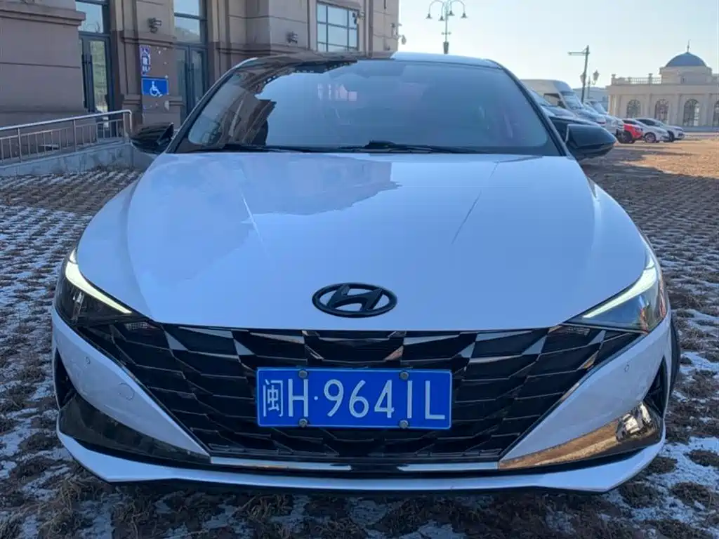 HYUNDAI ELANTRA