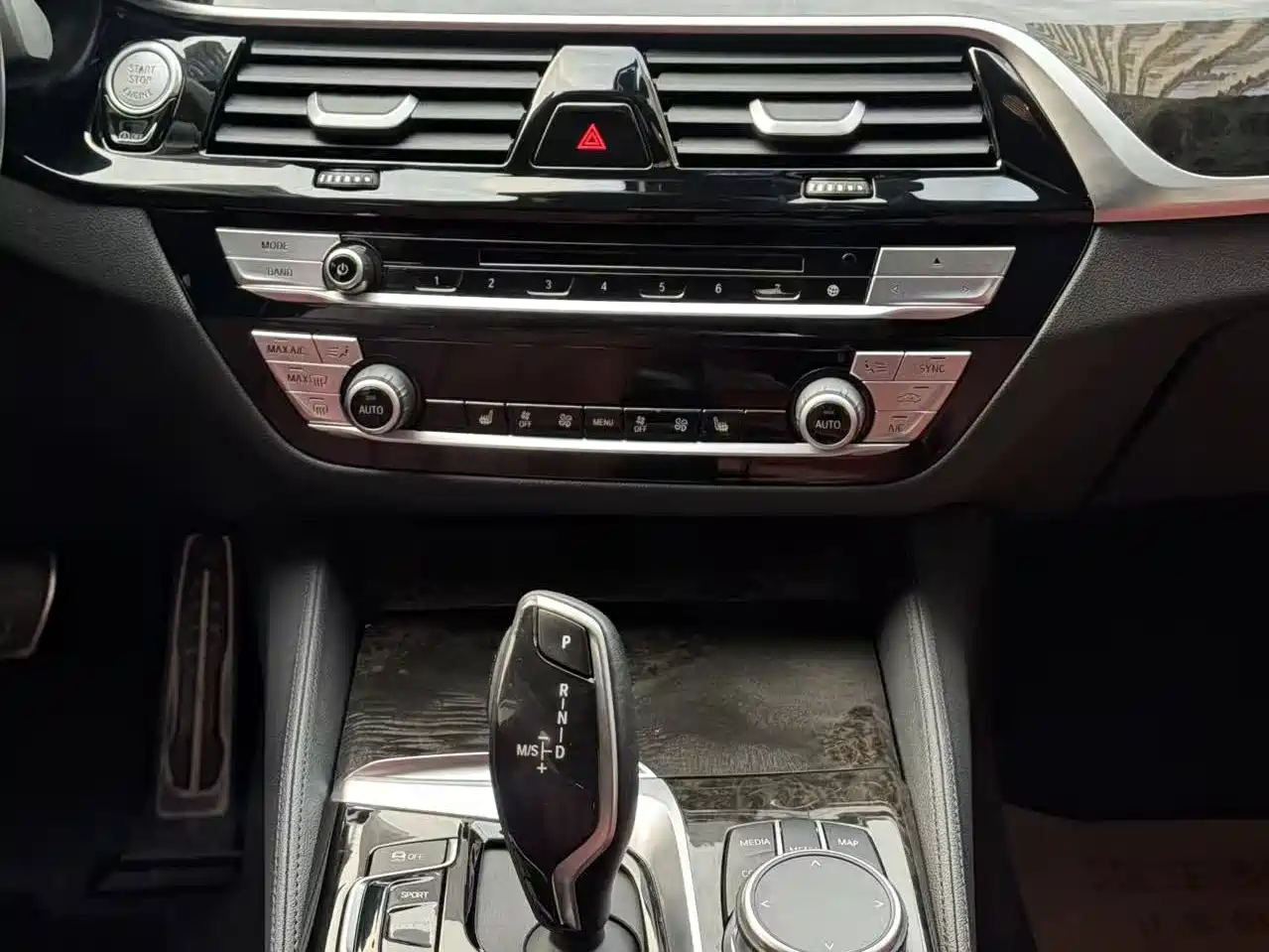 BMW 5 Series 2019 530Li Leading M Sport Package фото 12