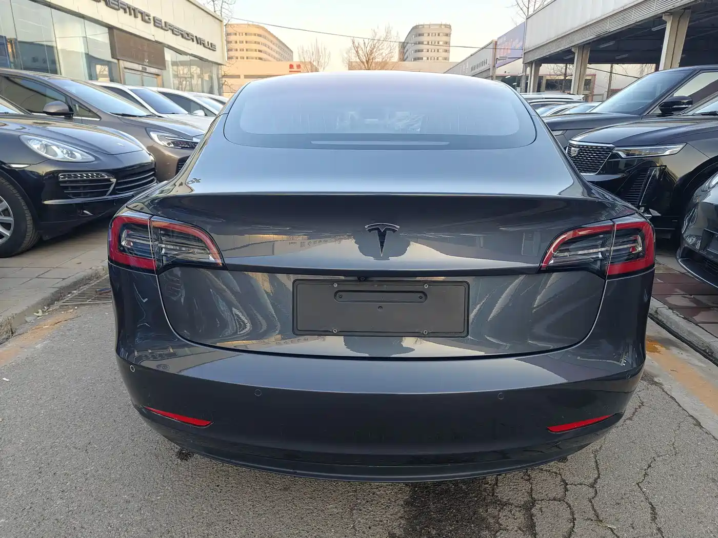 TESLA MODEL 3