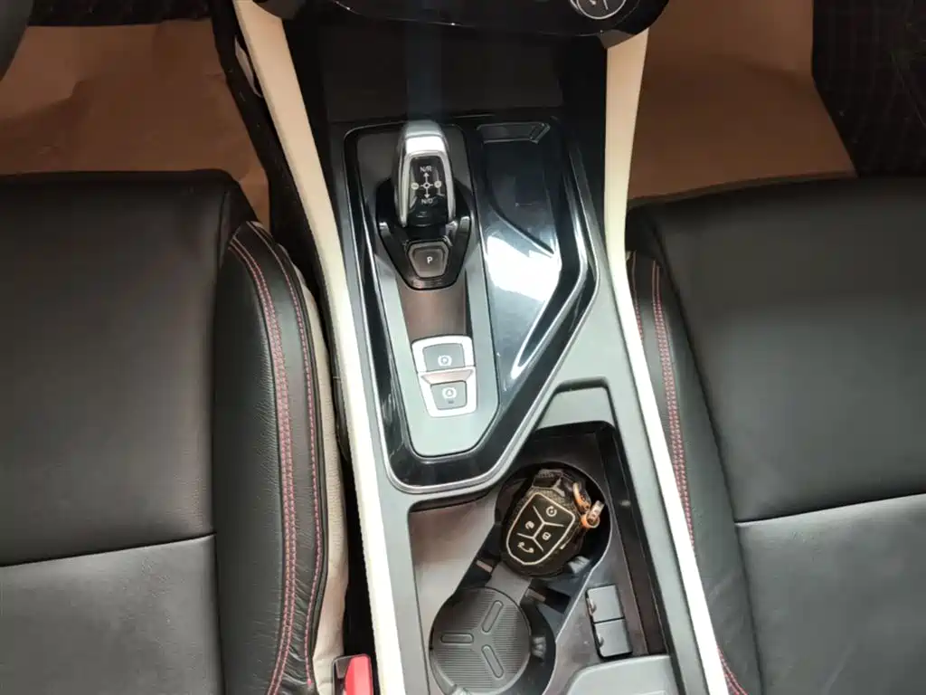 Lynk & Co 02 2018 Model 1.5T DCT 2WD Yao Pro Edition China V фото 13