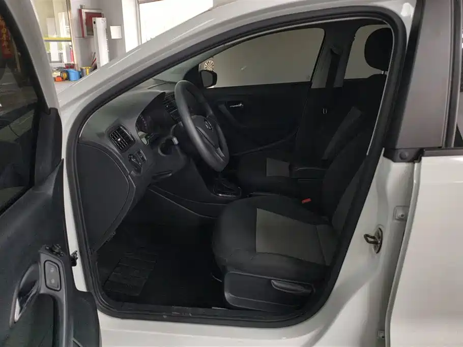 Volkswagen Polo 2018 1.5L Auto Safe Drive фото 9