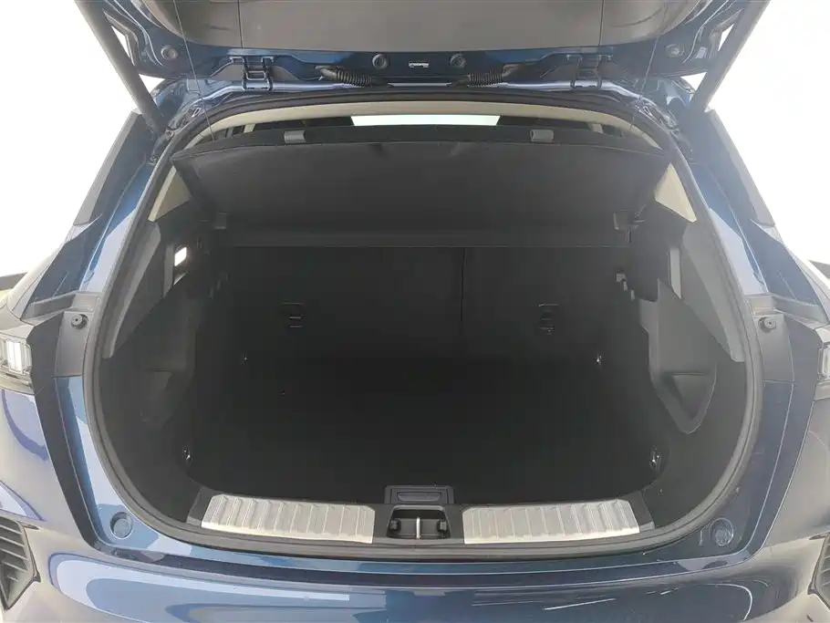 Lynk & Co 06 2020 1.5T Halo фото 4