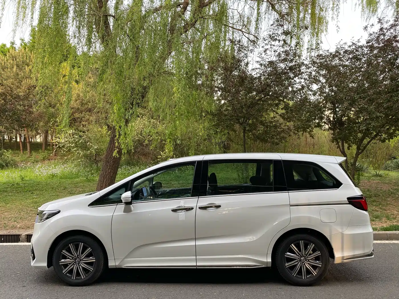Honda Odyssey 2026 2.0L e:HEV Sharp Delight Edition фото 3