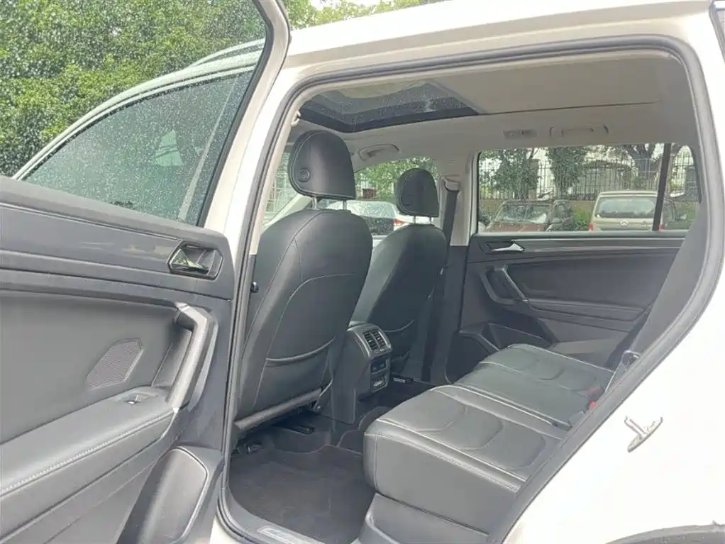 Volkswagen Tiguan L 2020 330TSI Auto 2WD R-Line Flagship China VI фото 7