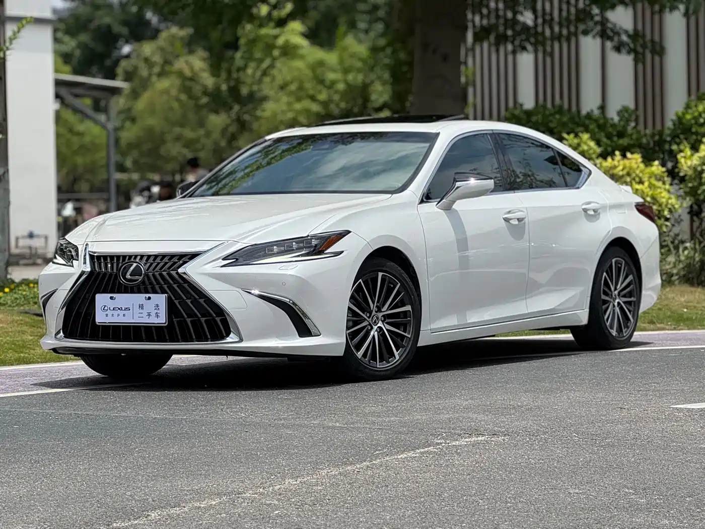 Lexus ES 2022 300h Ultimate Edition