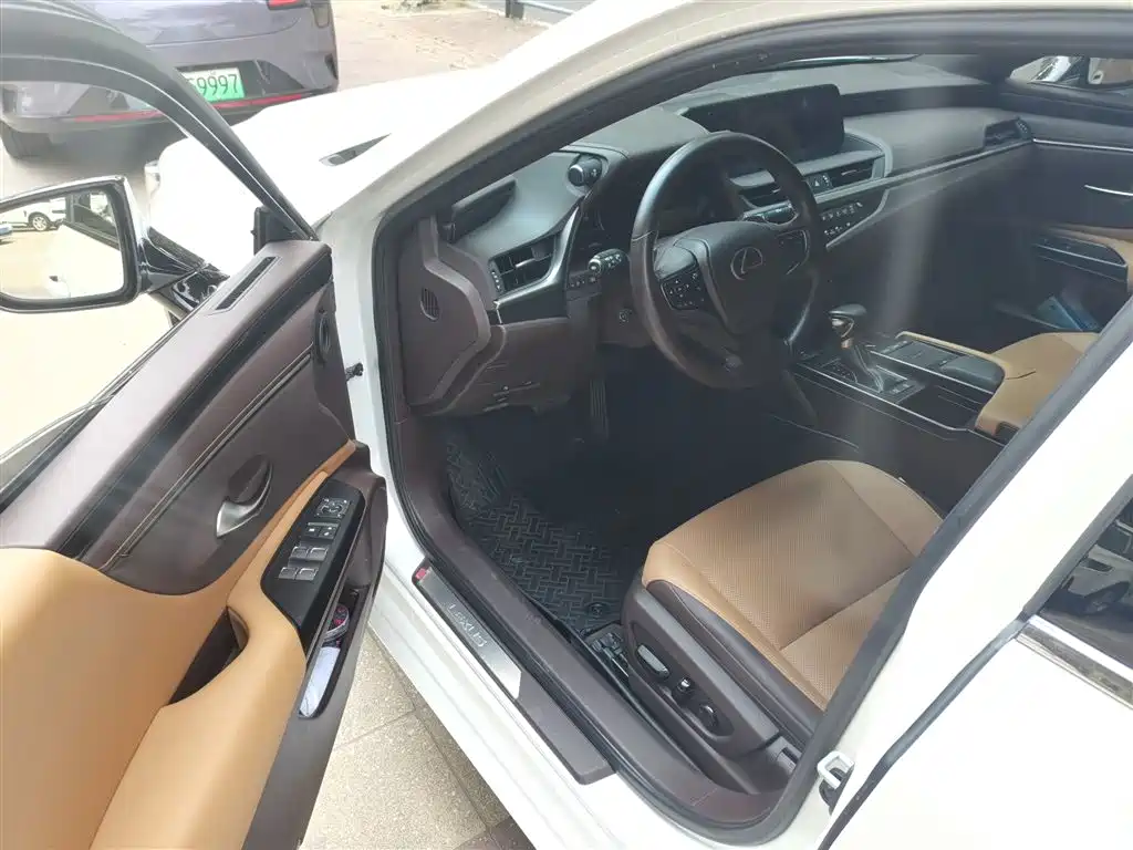Lexus ES 2021 200 Excellence Edition фото 14