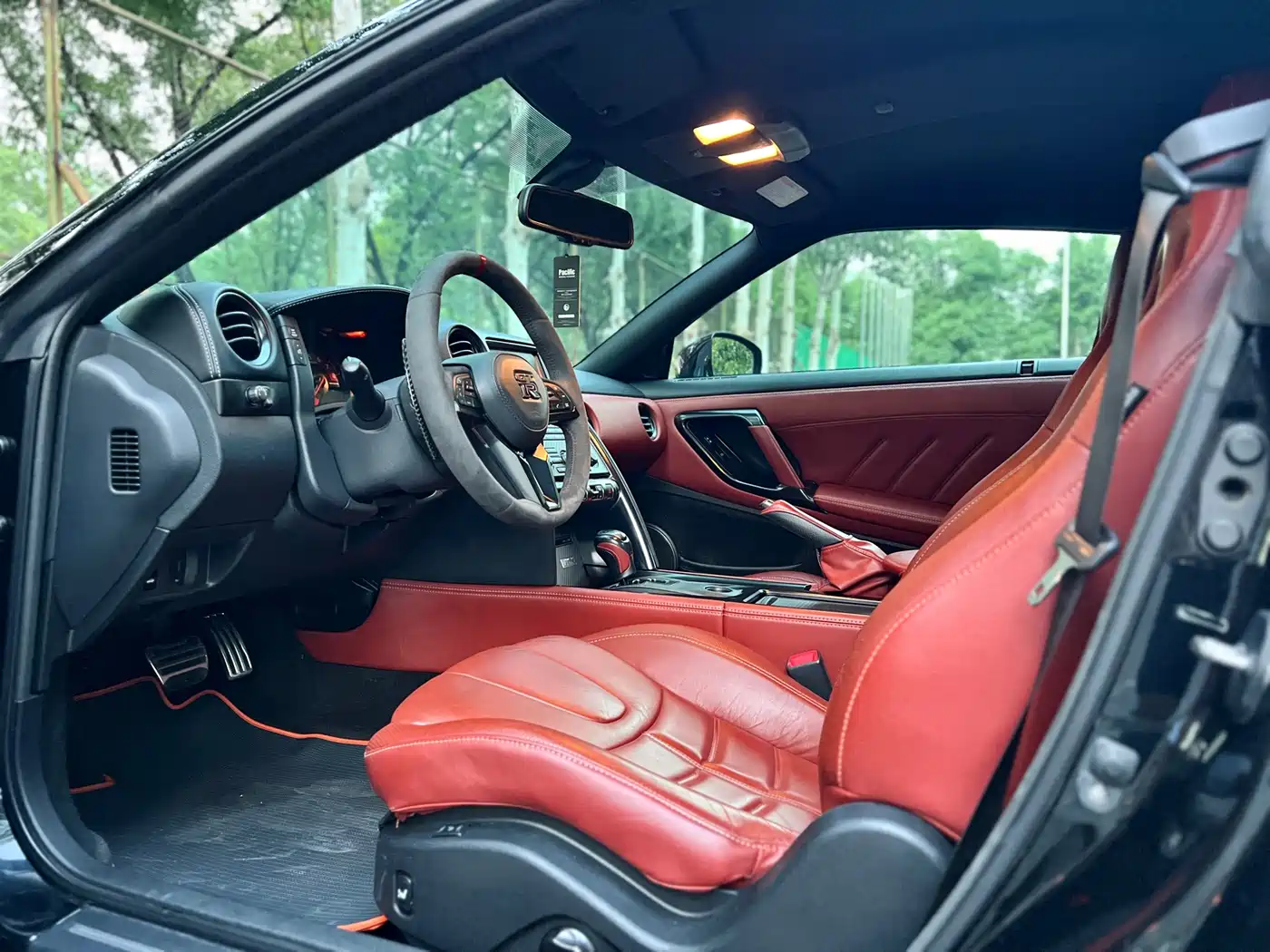 Nissan GT-R 2016 2015 3.8T Luxury Brown-Red Interior Edition