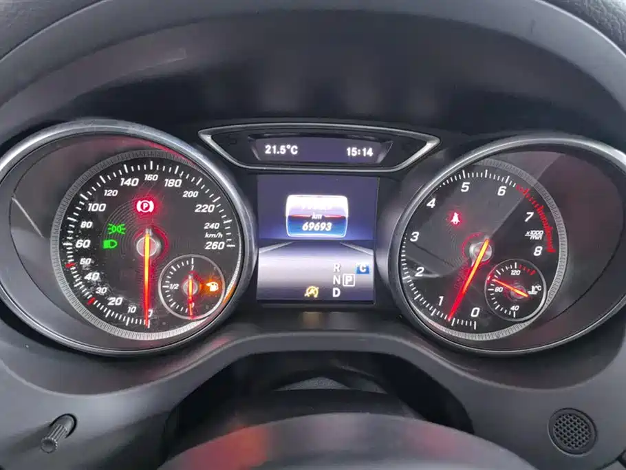 Mercedes-Benz GLA 2017 GLA 220 4MATIC Fashion фото 14