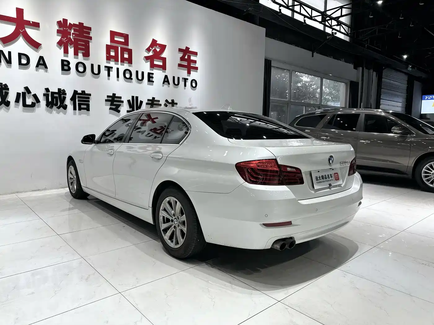 BMW 5 Series 2017 520Li Classic Edition фото 17