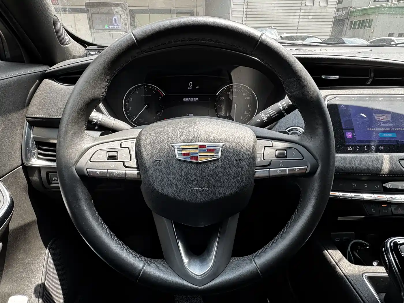 Cadillac XT4 2022 28T FWD Luxury фото 7