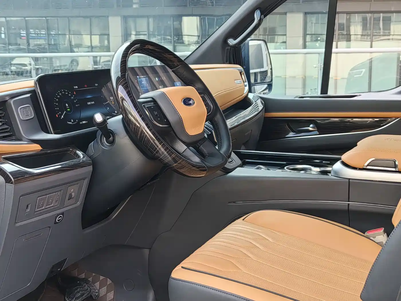 Ford Tourneo 2024 Model 2.0T Auto Supreme Plus Edition фото 9