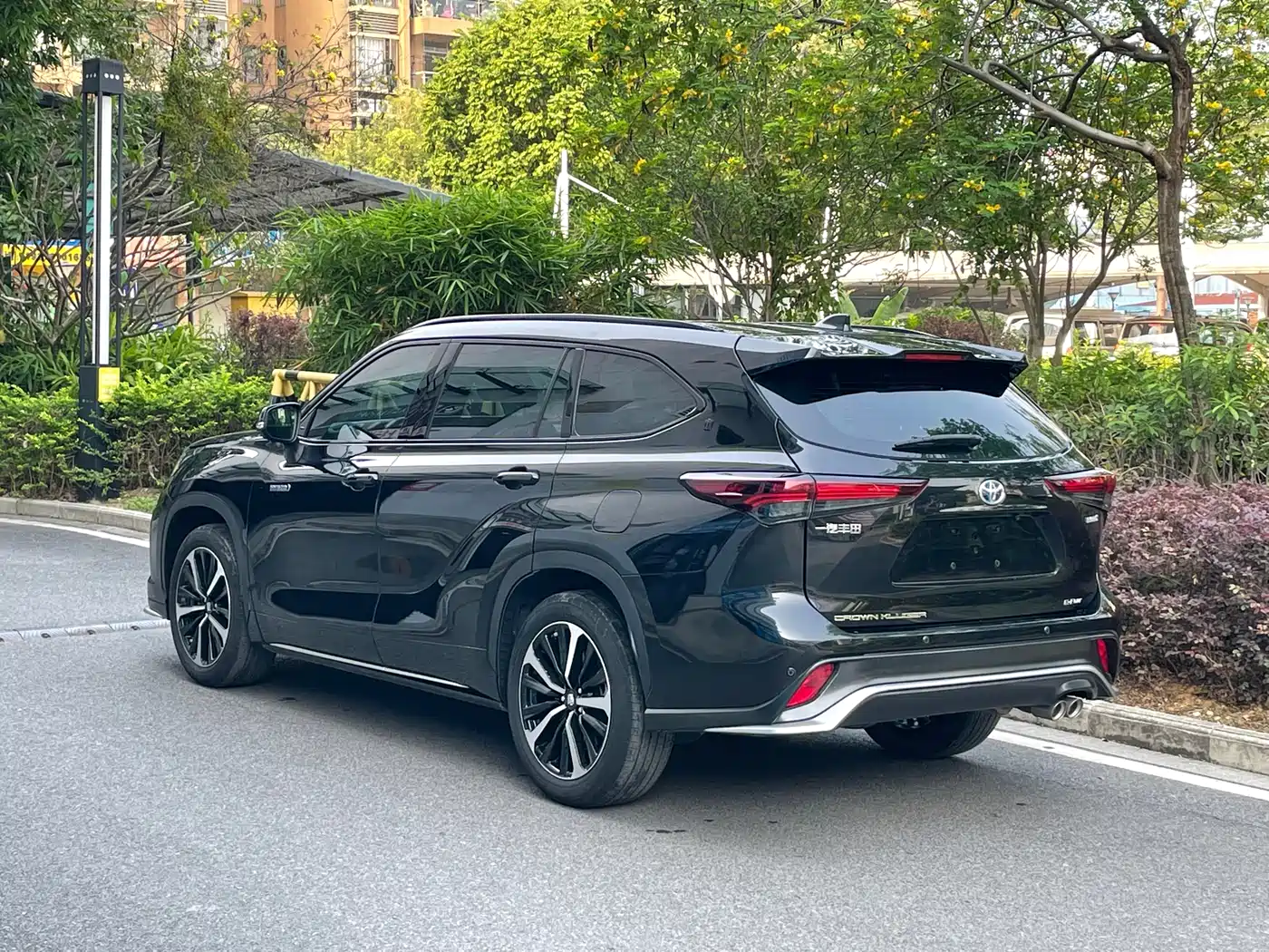 Toyota Crown Kluger 2023 2.5L HEV AWD Luxury Edition фото 5