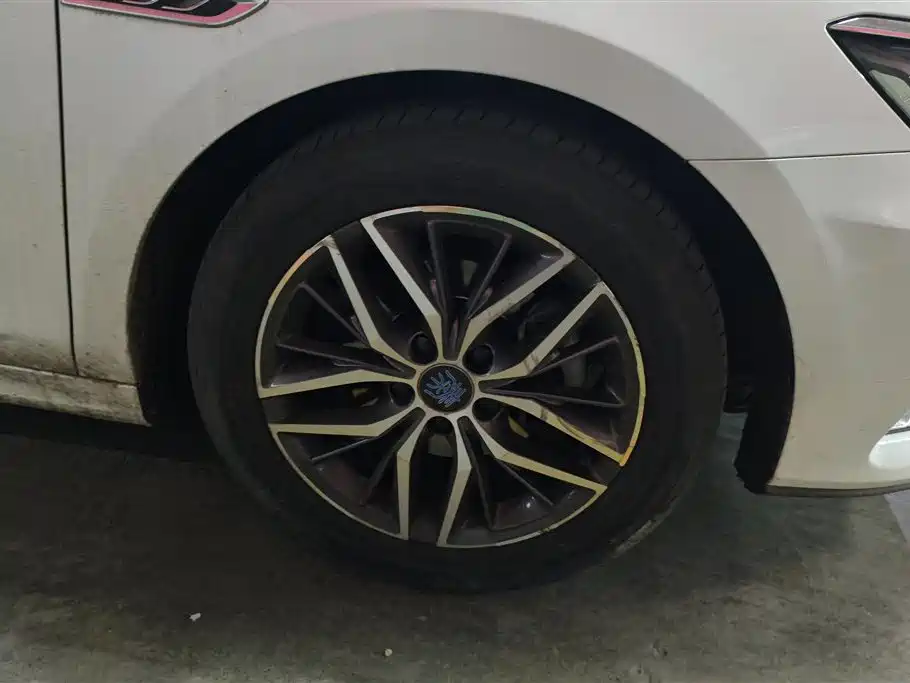 BYD Qin Pro New Energy 2018 DM 1.5TI Auto Smart Connect Premium фото 6