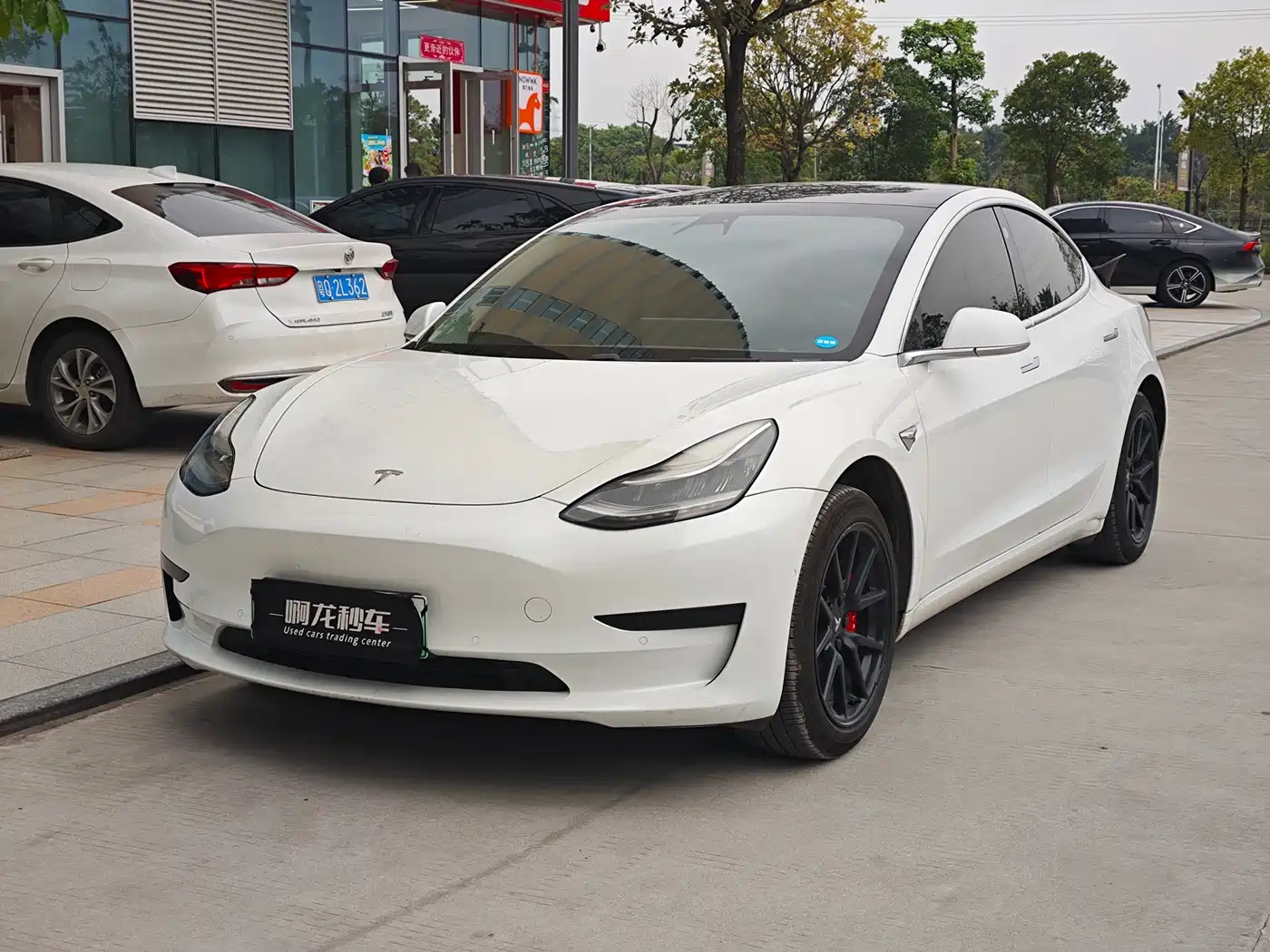 TESLA MODEL 3