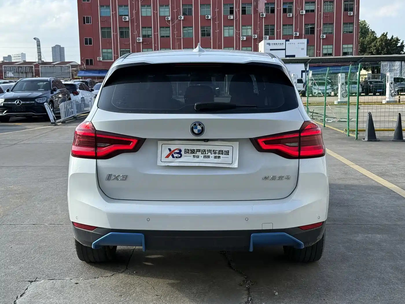 BMW iX3 2021 Leading фото 7