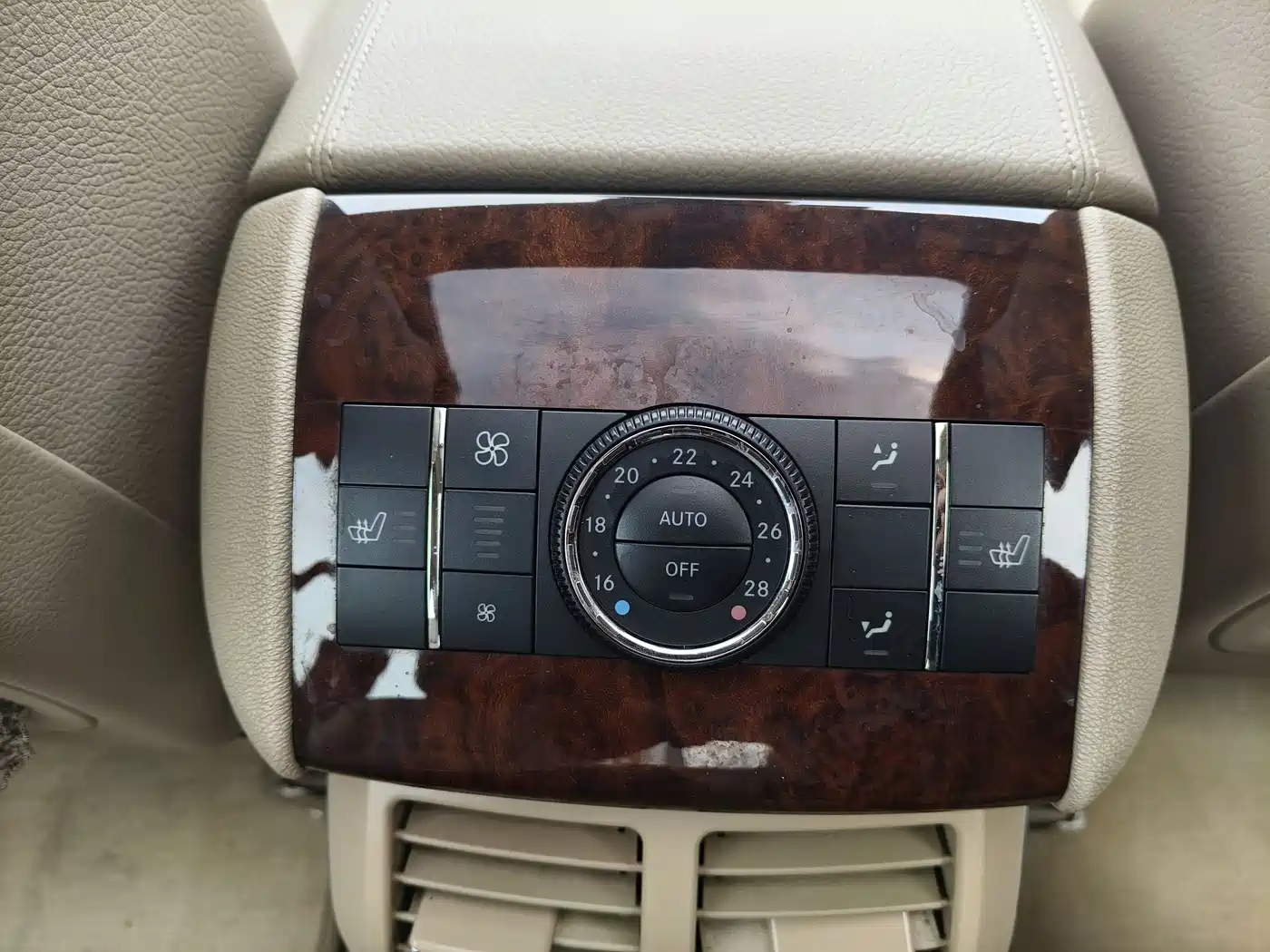 Mercedes-Benz R-Class 2011 R 350 L 4MATIC фото 18