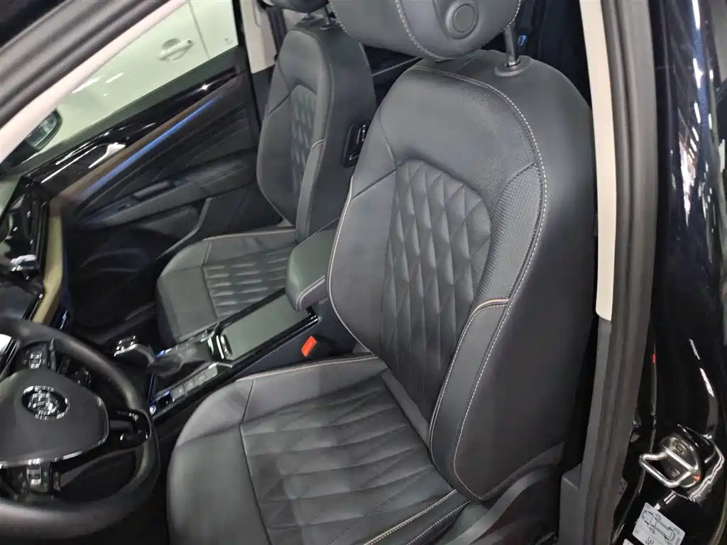 Volkswagen Passat 2019 Model 330TSI Luxury Edition China V фото 11