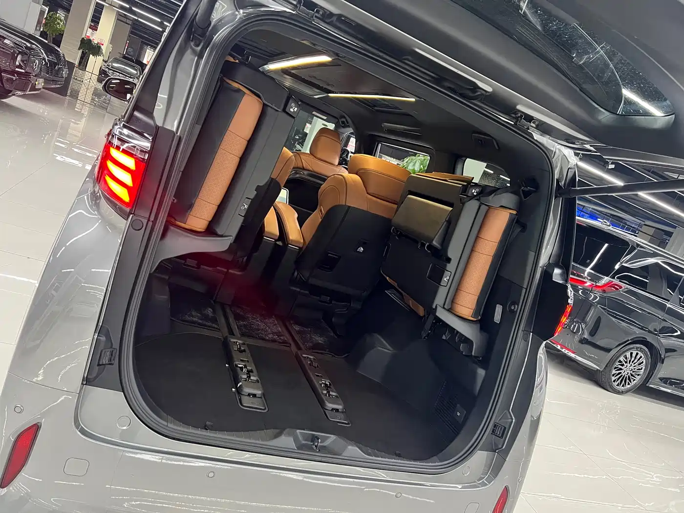Toyota Alphard 2024 Hybrid 2.5L Ultimate Enjoyment Edition фото 8