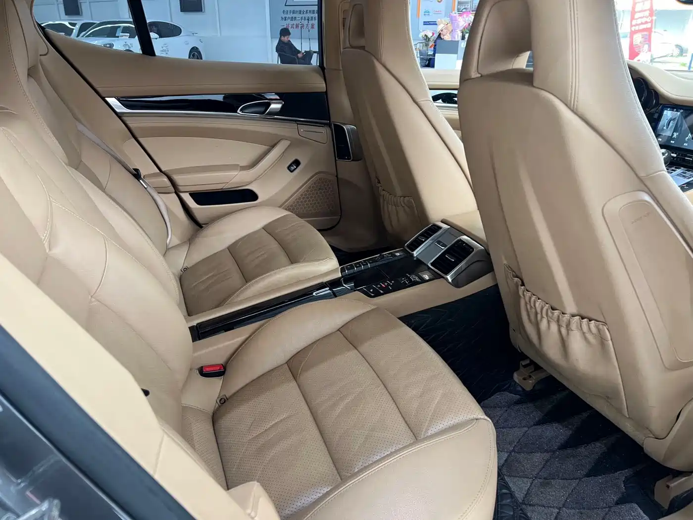 Porsche Panamera 2014 Panamera 4 3.0T фото 9