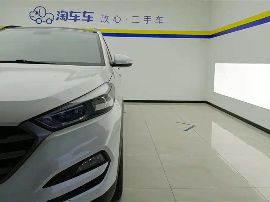 Hyundai Tucson 2015 2.0L Automatic 2WD Smart фото 5