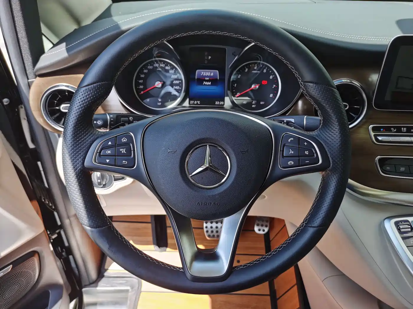 Mercedes-Benz V-Class 2021 V 260 L Long Wheelbase Luxury Edition фото 18