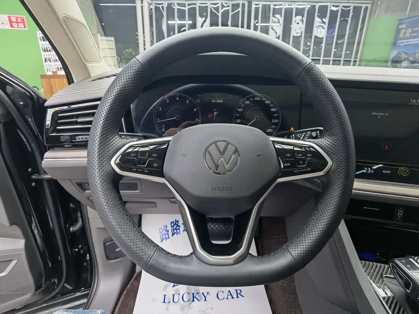 Volkswagen Touareg 2023 2.0TSI R-Line Edition фото 10