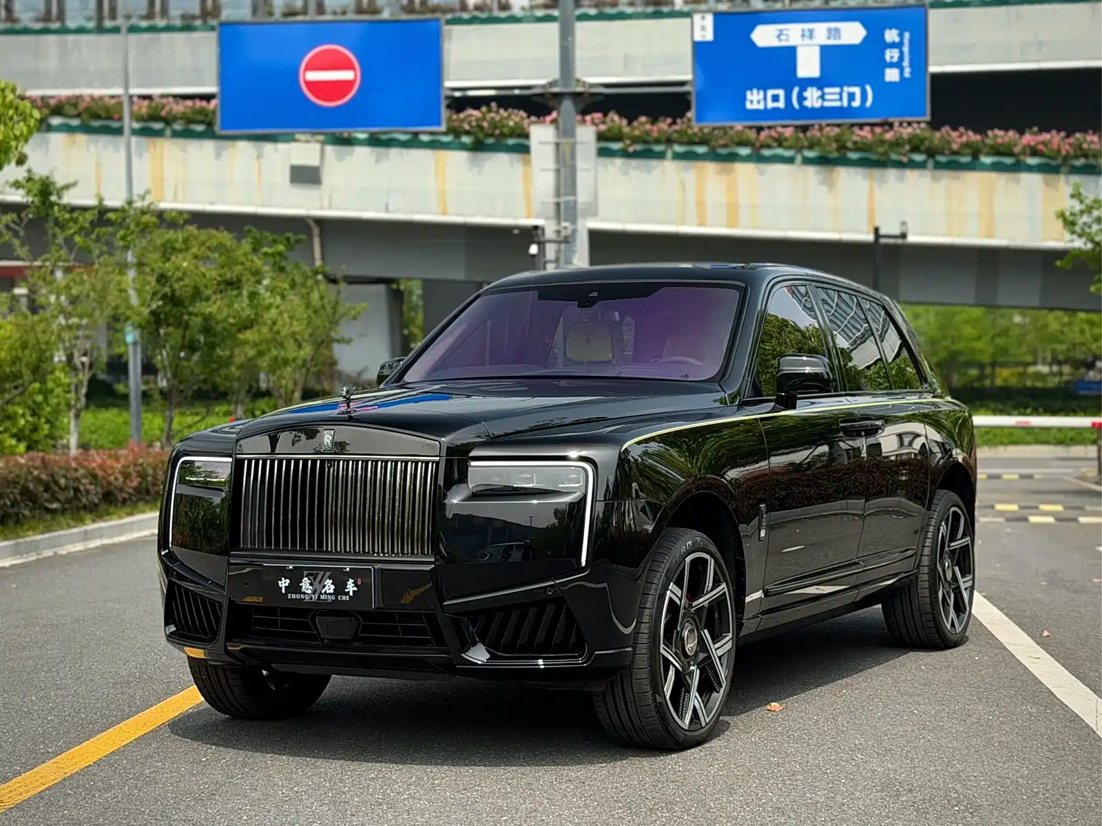 Фото 1 - Rolls-Royce Cullinan