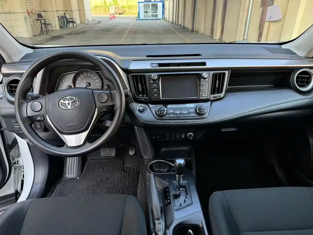 Toyota RAV4 Rongfang 2016 2.0L CVT 2WD Trend (China V) фото 10