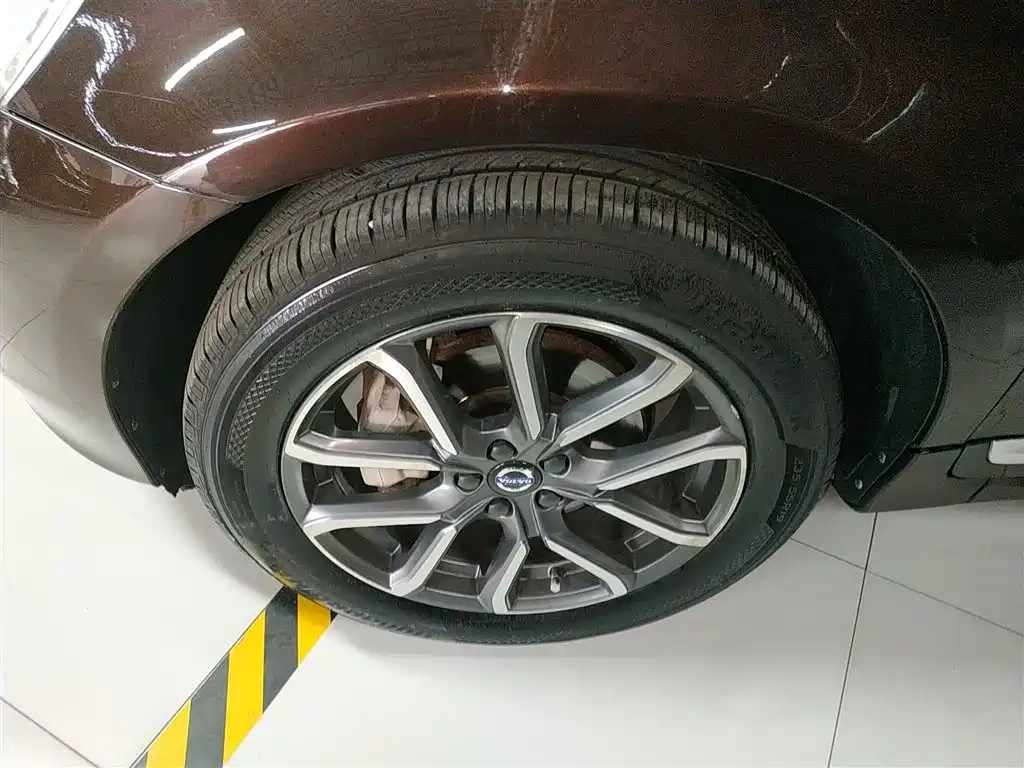 Фото 25 - Volvo XC60