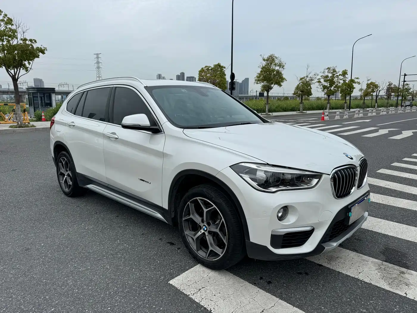 BMW X1 2018 sDrive18Li Premium Model фото 5