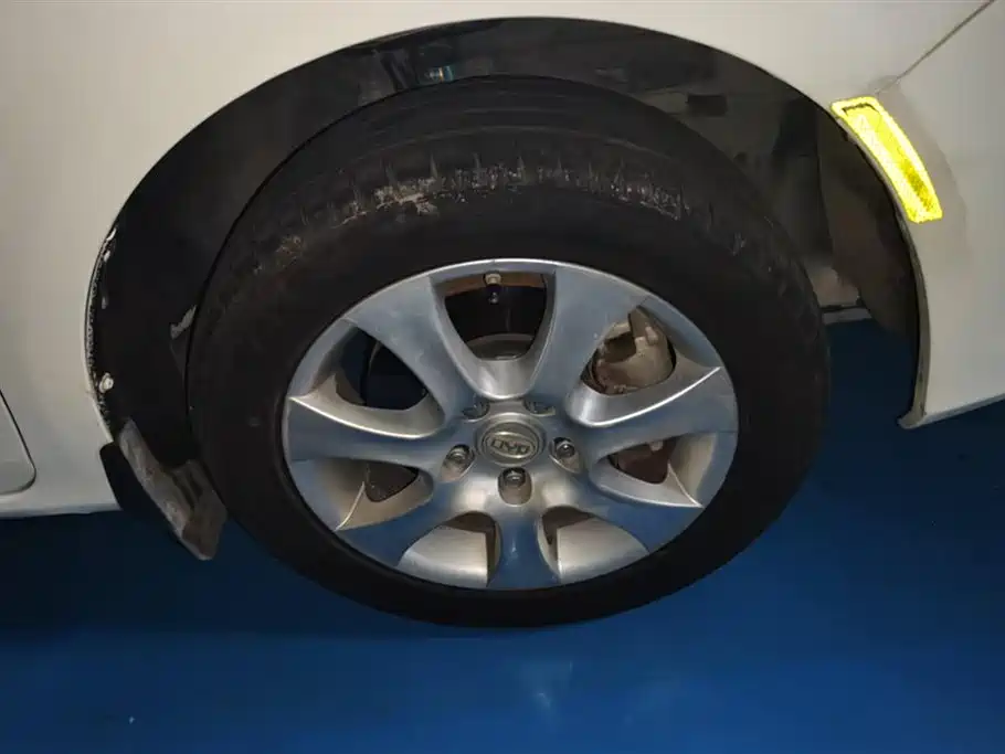 BYD E5