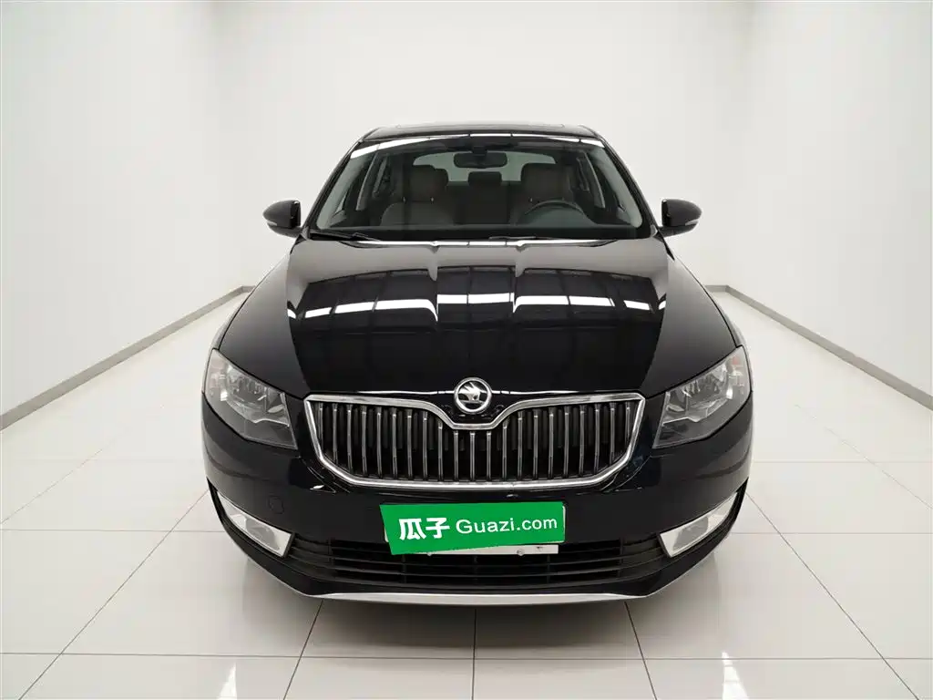Škoda Octavia 2016 1.6L Automatic Pioneer Edition фото 3