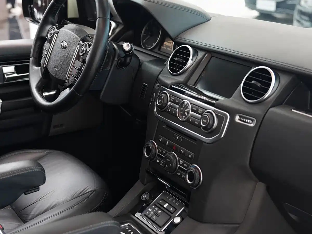 Land Rover Discovery 2014 3.0 SC V6 HSE Luxury фото 9