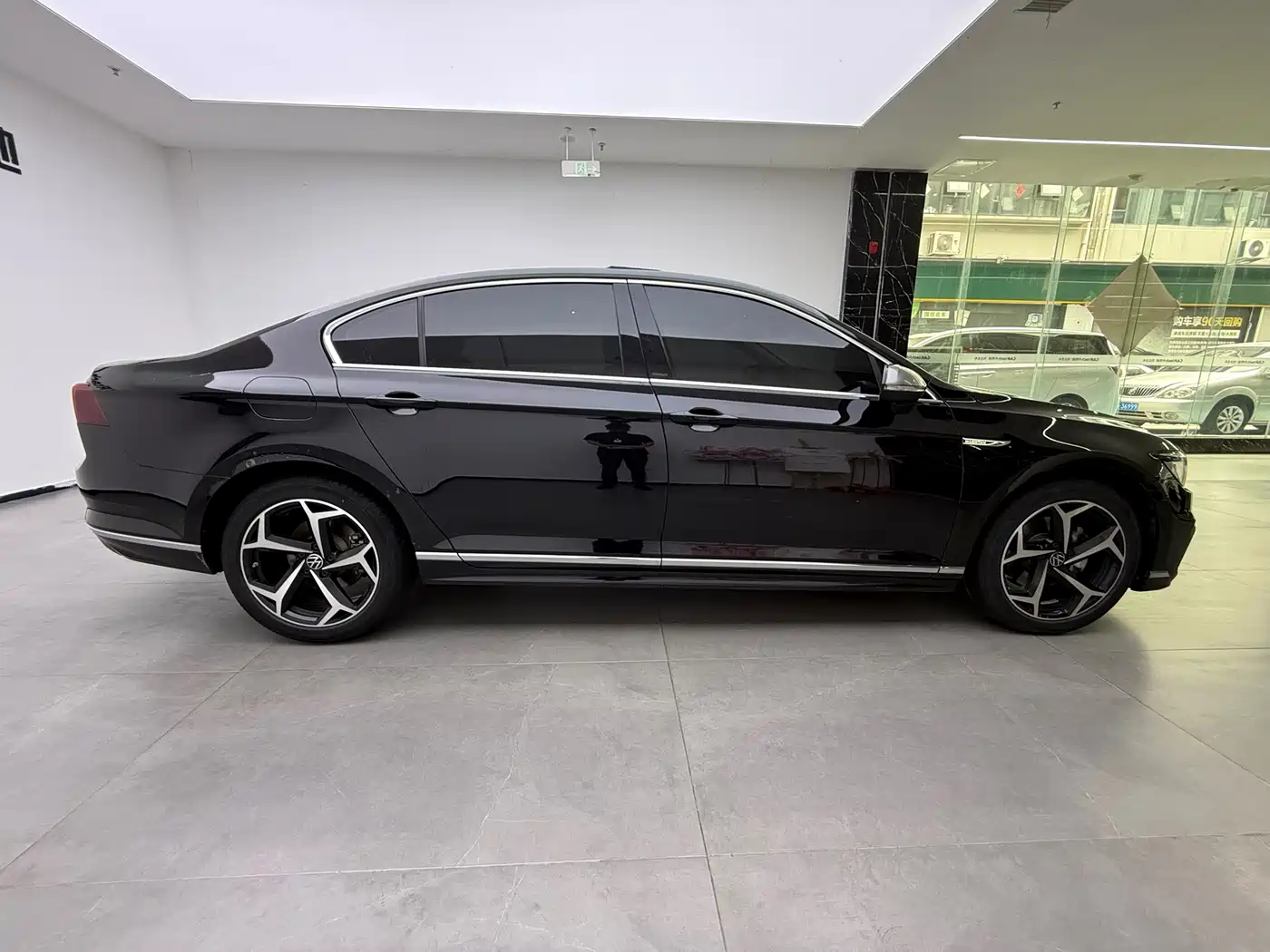 Volkswagen Magotan 2023 Model 2 Million Commemorative Edition 330TSI DSG Luxury фото 6