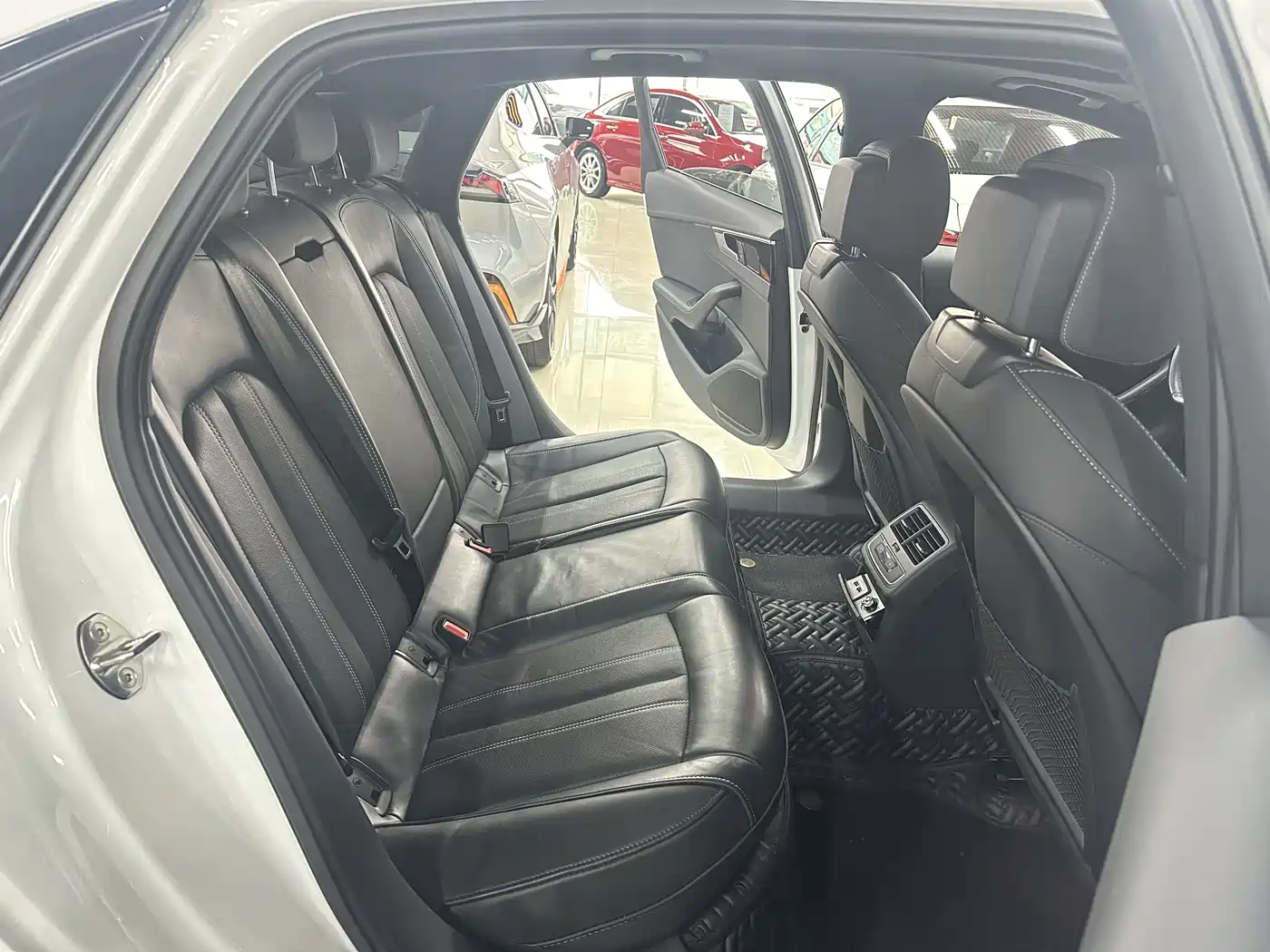 Audi A4L 2023 40 TFSI Luxury Sport фото 13