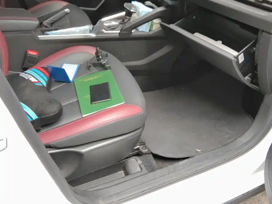 Фото 8 - Geely Vision X3